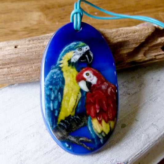 ガラスフュージングペンダント コンゴウインコ - 小鳥雑貨専門のお店 スウィート・バーディー・ブティック