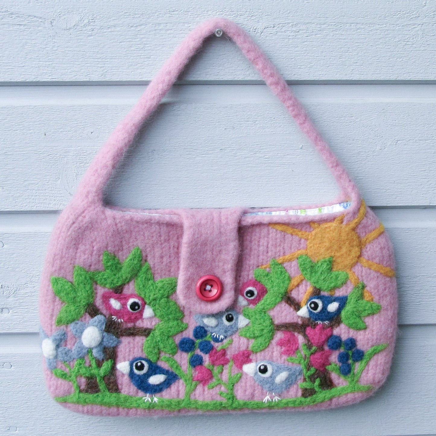 お日様と小鳥いっぱいの羊毛フェルトバッグ ピンク - 小鳥雑貨専門のお店 スウィート・バーディー・ブティック