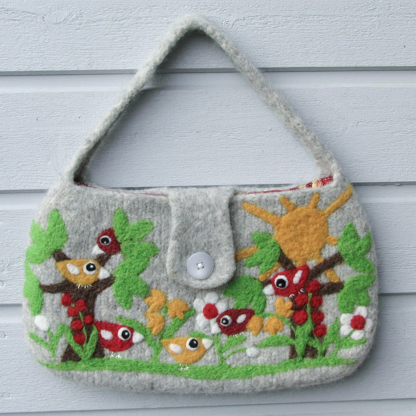 お日様と小鳥いっぱいの羊毛フェルトバッグ ライトグレー - 小鳥雑貨専門のお店 スウィート・バーディー・ブティック