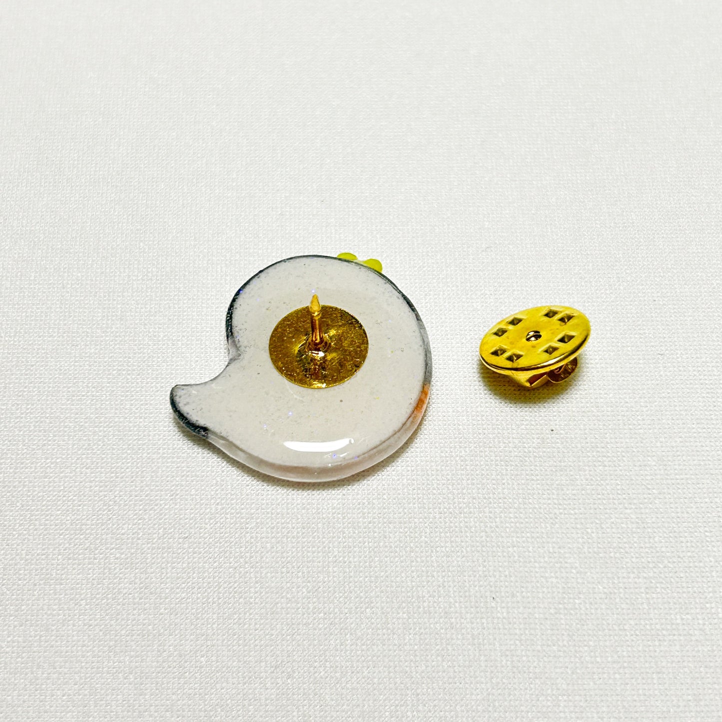 Java Sparrow Pin Brooch