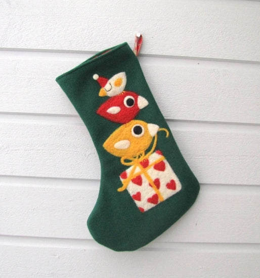 羊毛フェルト クリスマスの靴下 クリスマスソックス　3羽の小鳥とプレゼント - 小鳥雑貨専門のお店　スウィート・バーディー・ブティック